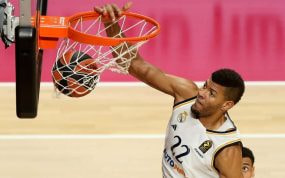 Edy Tavares, durante un partido de la Euroliga en noviembre de 2023.