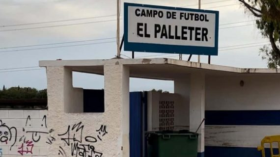 El campo de fútbol del Paiporta, destrozado.
