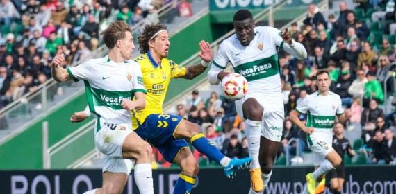 Partido de dieciseisavos de Copa del Rey entre el Elche y Las Palmas.