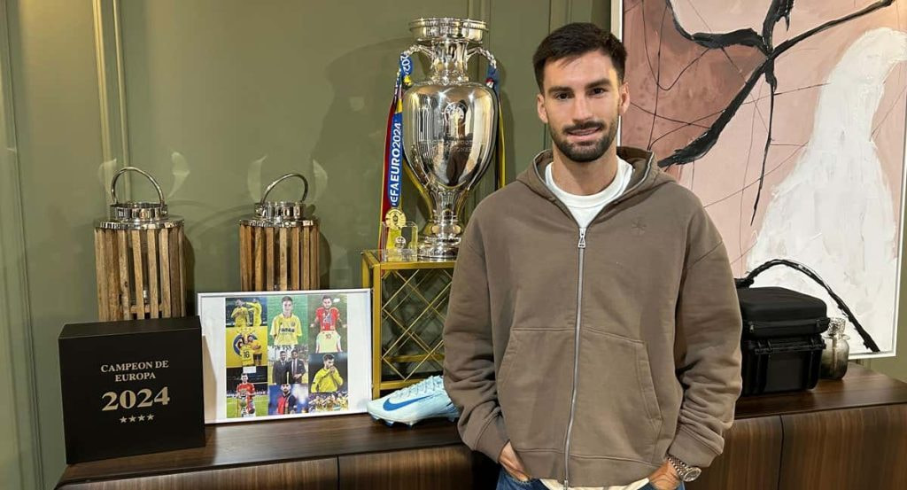 Álex Baena atiende a Relevo desde su casa.