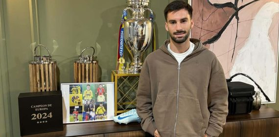 Álex Baena atiende a Relevo desde su casa.