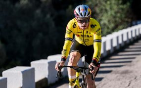 Wout van Aert, durante el 'stage' de pretemporada del Visma-Lease a Bike en España.