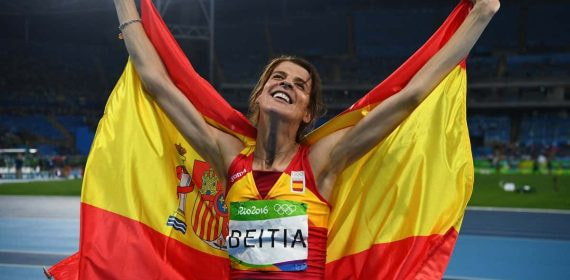 Ruth Beitia celebra el oro olímpico en Río 2016.