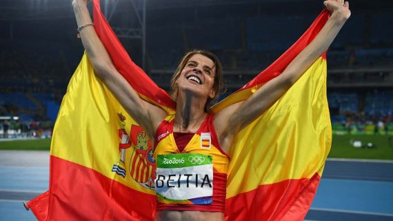Ruth Beitia celebra el oro olímpico en Río 2016.