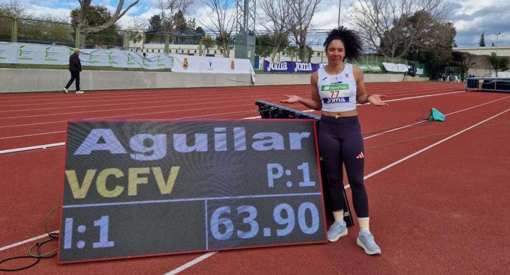 Yulenmis Aguilar lanzó la jabalina a los 63,90 metros en Jaén.