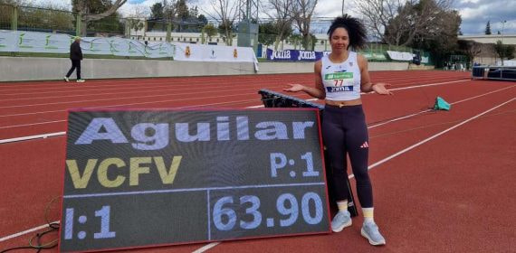 Yulenmis Aguilar lanzó la jabalina a los 63,90 metros en Jaén.