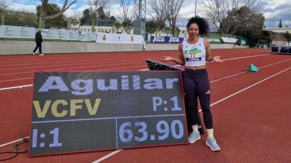 Yulenmis Aguilar lanzó la jabalina a los 63,90 metros en Jaén.
