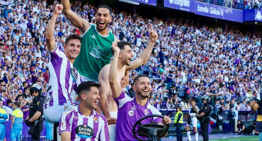 Los jugadores del Real Valladolid celebran el ascenso a Primera División.