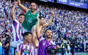 Los jugadores del Real Valladolid celebran el ascenso a Primera División.