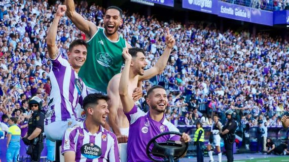 Los jugadores del Real Valladolid celebran el ascenso a Primera División.