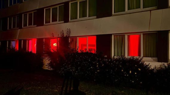 Luz roja en las habitaciones de los jugadores de República Dominicana.