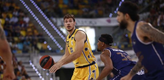 Ethan Happ esta temporada con el Gran Canaria, frente a Valencia Basket.
