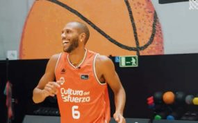 Étienne Capoue se entrena con el Valencia Basket.