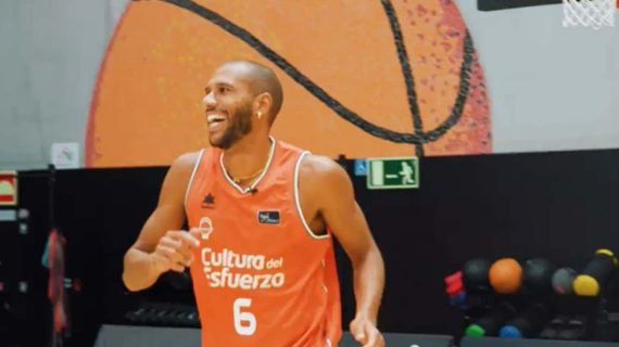 Étienne Capoue se entrena con el Valencia Basket.