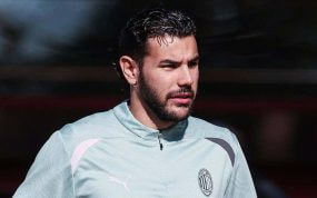 Theo, en un entrenamiento con el Milan.
