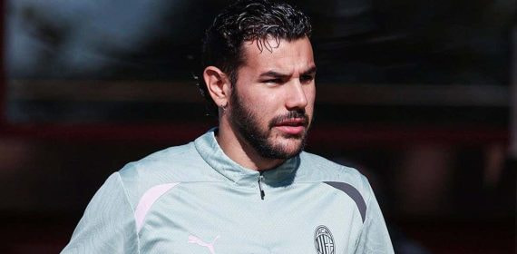 Theo, en un entrenamiento con el Milan.