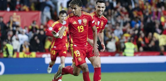 Lamine Yamal celebra su gol contra Países Bajos.