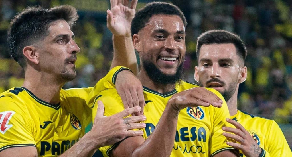 Danjuma celebra su gol.