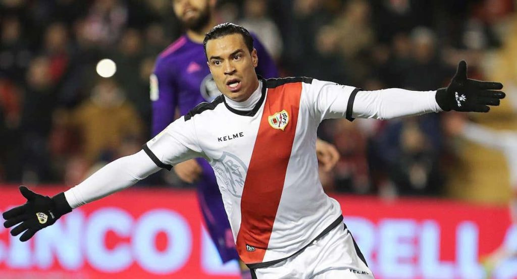 Raúl de Tomás, durante un partido con el Rayo Vallecano en la temporada 2018/2019.