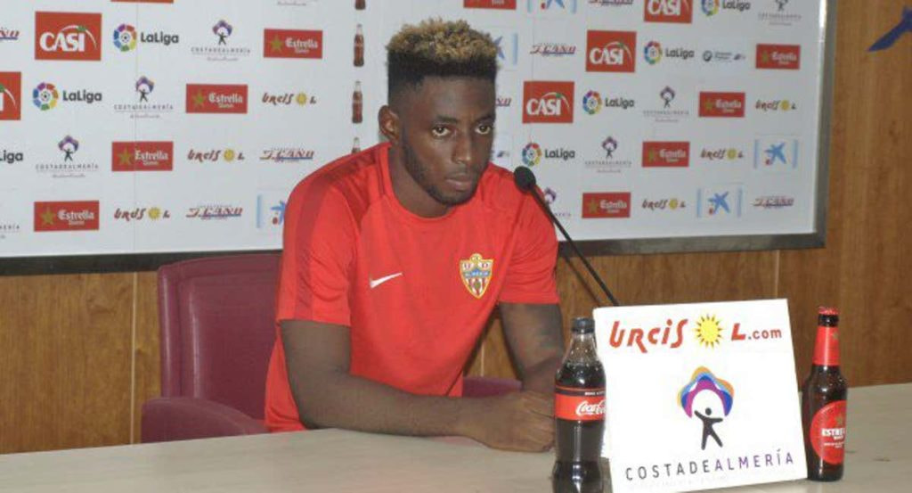 Yan Eteki, durante una rueda de prensa con el Almería en la temporada 2018-2019.