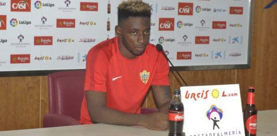 Yan Eteki, durante una rueda de prensa con el Almería en la temporada 2018-2019.