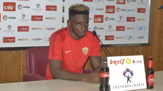 Yan Eteki, durante una rueda de prensa con el Almería en la temporada 2018-2019.