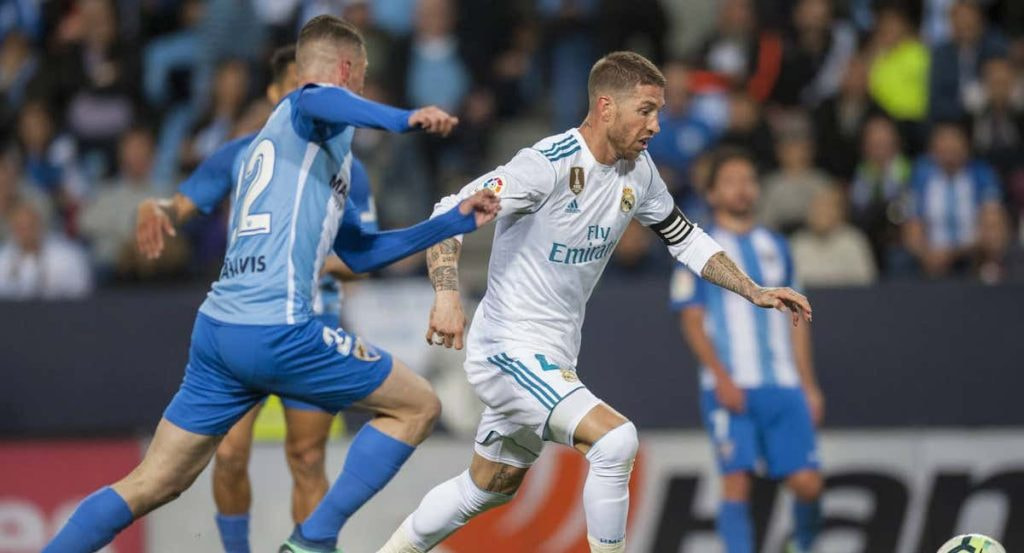 Sergio Ramos durante un lance del juego en el partido del Real Madrid ante el Málaga de 2018 en La Rosaleda.