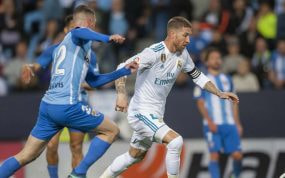 Sergio Ramos durante un lance del juego en el partido del Real Madrid ante el Málaga de 2018 en La Rosaleda.