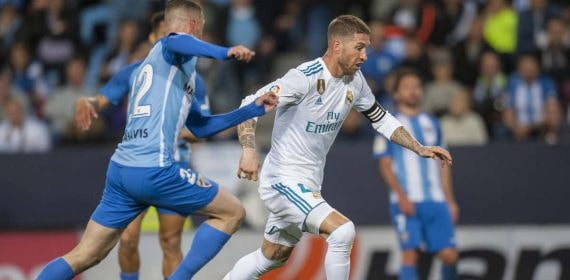 Sergio Ramos durante un lance del juego en el partido del Real Madrid ante el Málaga de 2018 en La Rosaleda.