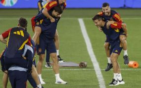 La Selección se entrena con zapatillas ante la ausencia de botas.