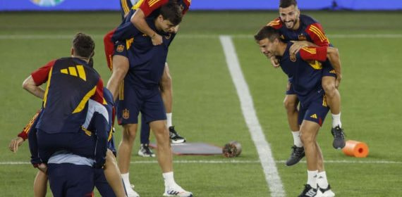 La Selección se entrena con zapatillas ante la ausencia de botas.