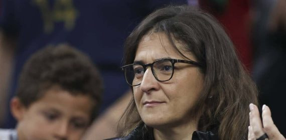 Fayza Lamari, en un partido de Francia en el Mundial.