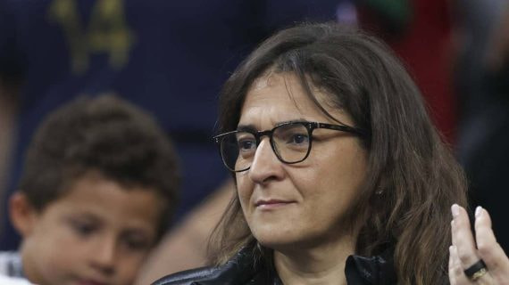 Fayza Lamari, en un partido de Francia en el Mundial.