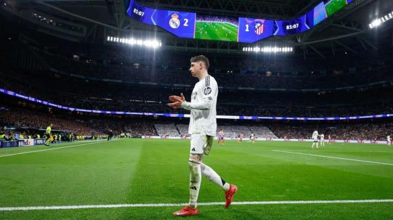 Valverde, tras ser sustituido en el derbi.