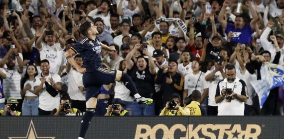 Valverde celebra su segundo gol en el partido ante el Milán.