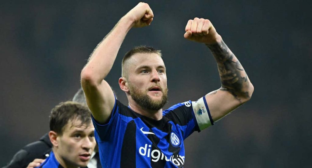 Skriniar celebrando la victoria contra el Nápoles.