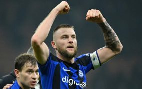 Skriniar celebrando la victoria contra el Nápoles.
