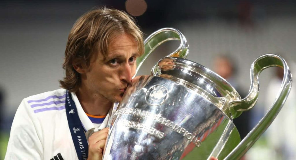 Luka Modric besando la Champions League.