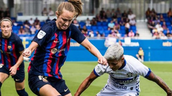 Imagen genérica de la Liga F, con el parche del patrocinador 'oficial' de la competición.