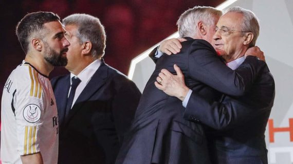 Florentino Pérez abraza a Ancelotti.