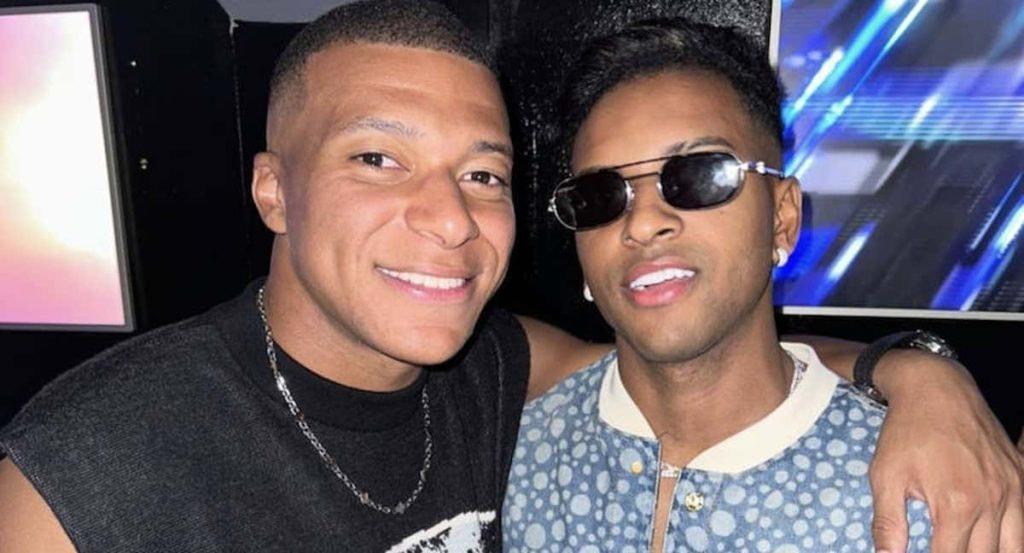 Rodrygo y Mbappé, juntos en una discoteca en Cerdeña.