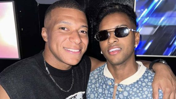 Rodrygo y Mbappé, juntos en una discoteca en Cerdeña.
