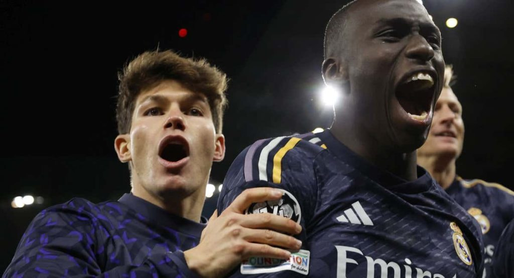 Fran García celebra junto a Ferland Mendy la histórica victoria ante el City.