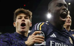 Fran García celebra junto a Ferland Mendy la histórica victoria ante el City.