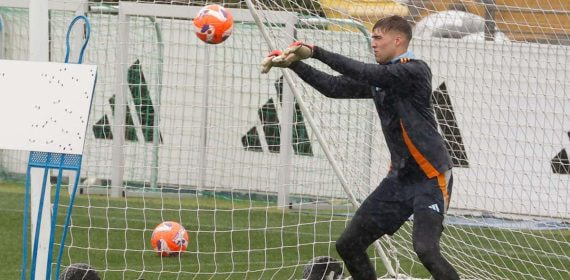 El portero del Real Madrid, Fran González, durante una sesión de entrenamiento.