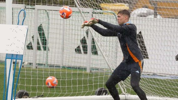 El portero del Real Madrid, Fran González, durante una sesión de entrenamiento.