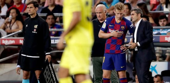 Frenkie de Jong charla con Valverde cuando coincidieron en el FC Barcelona.