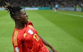 Nico Williams celebra el gol contra Inglaterra.