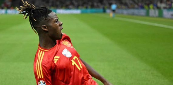 Nico Williams celebra el gol contra Inglaterra.