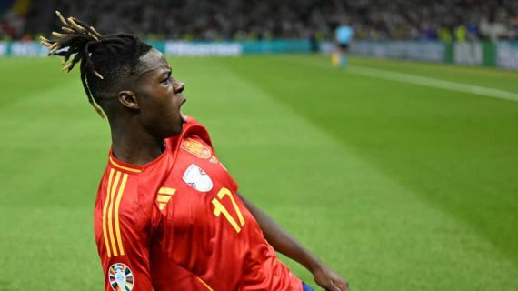Nico Williams celebra el gol contra Inglaterra.